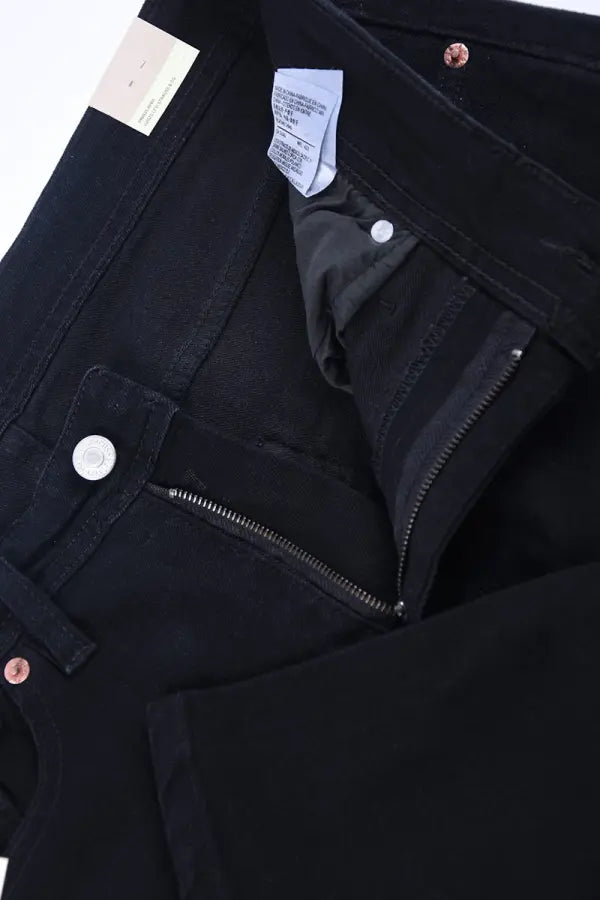 👖 Jean Levi’s – Coupe Normale Couleurs : Noir · Bleu foncé · Bleu clair · Brut · Gris