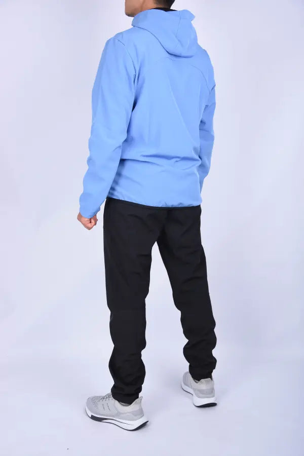 🧥 Survêtement Under Armour “Scuba” – Bleu Ciel / Noir