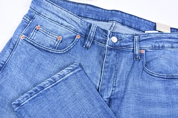 👖 Jean Levi’s – Coupe Normale Couleurs : Noir · Bleu foncé · Bleu clair · Brut · Gris