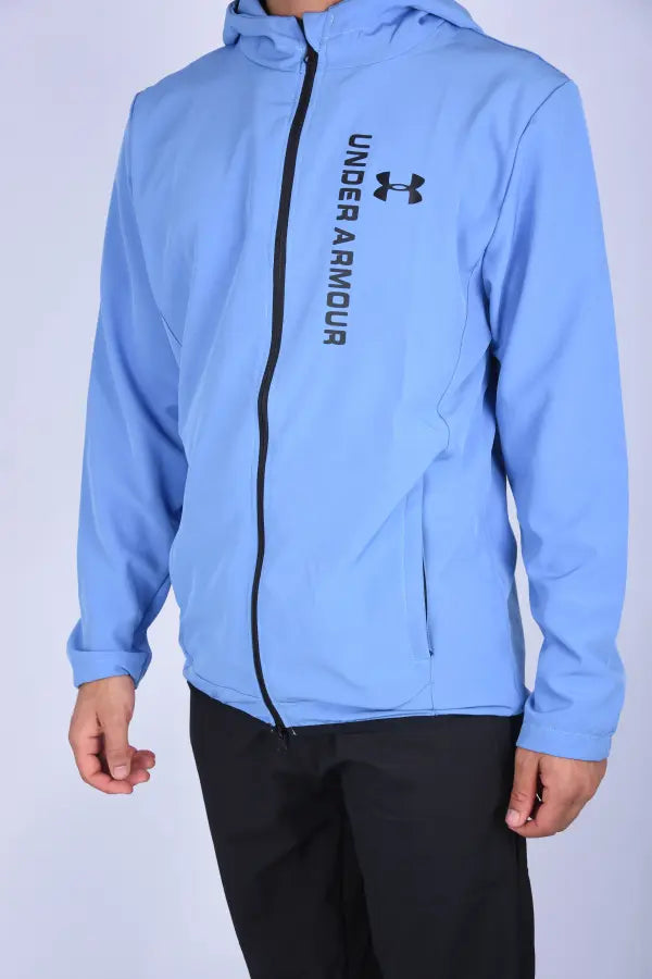 🧥 Survêtement Under Armour “Scuba” – Bleu Ciel / Noir